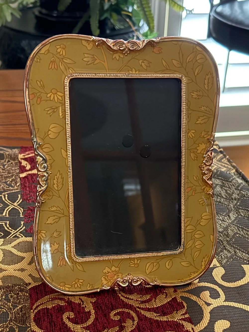 Vintage Ornate Green Floral Table 4x6 Photo Frame - Elegant Accent